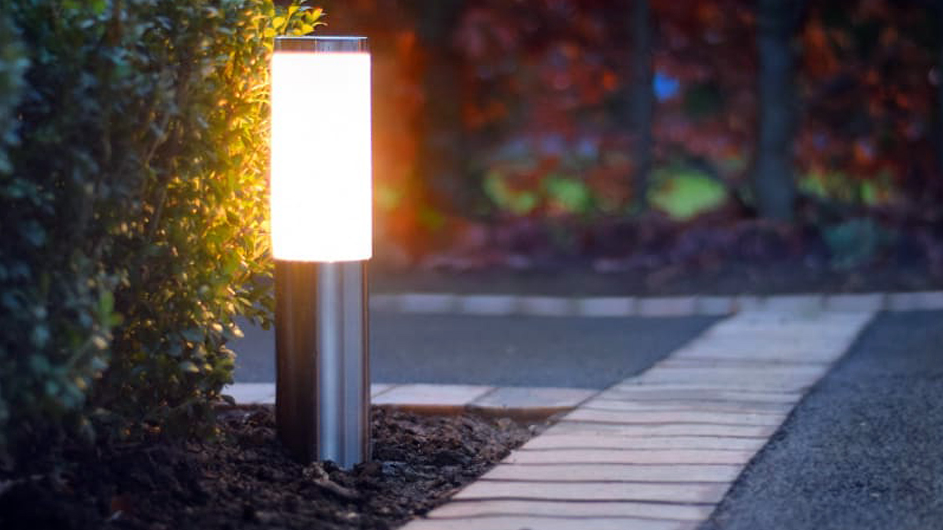 Supreme Resin Driveways -  Our expert garden light installation service can deliver truly exceptional evening ambiance to any garden. Our Garden Lighting services cover all of Greater Manchester including Salford, Oldham, Rochdale and Stockport. 